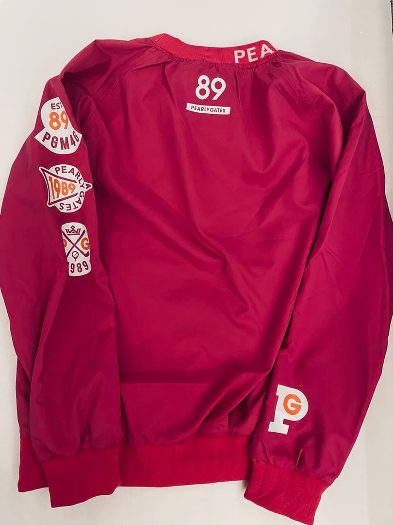 PGロゴ入り赤スウィングジャケット