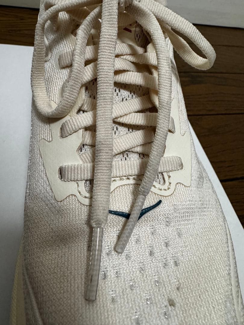 HOKA CLIFTON 10 バーチ / アラバスター