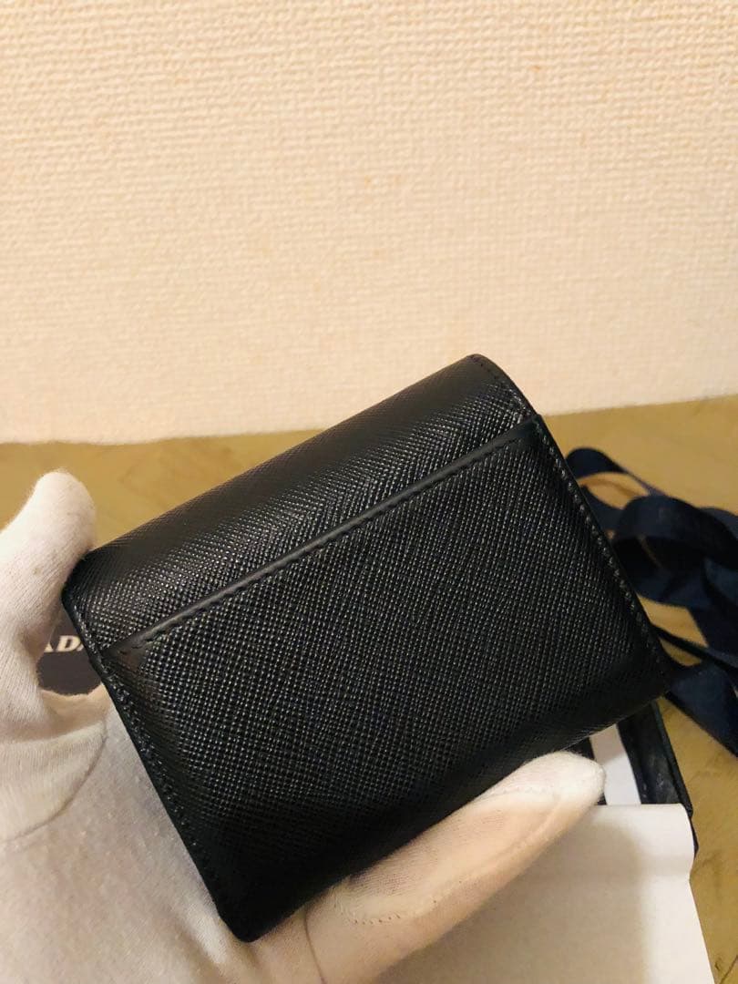 PRADA 三つ折り財布 サフィアーノ 三角ロゴ レザー 黒(ICチップ搭載)