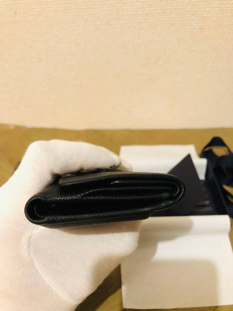 PRADA 三つ折り財布 サフィアーノ 三角ロゴ レザー 黒(ICチップ搭載)