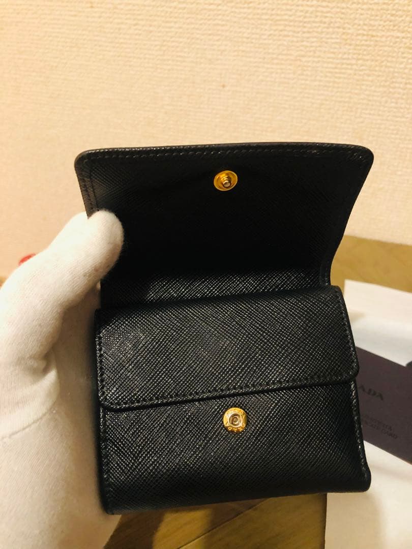 PRADA 三つ折り財布 サフィアーノ 三角ロゴ レザー 黒(ICチップ搭載)