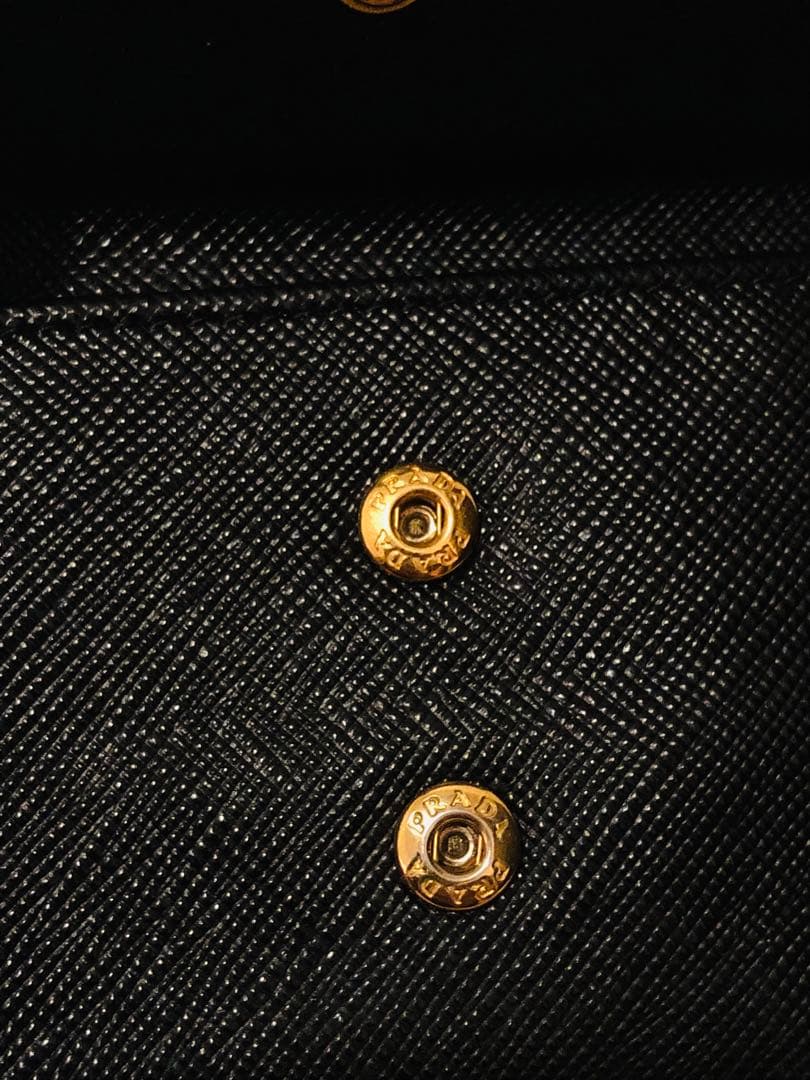 PRADA 三つ折り財布 サフィアーノ 三角ロゴ レザー 黒(ICチップ搭載)