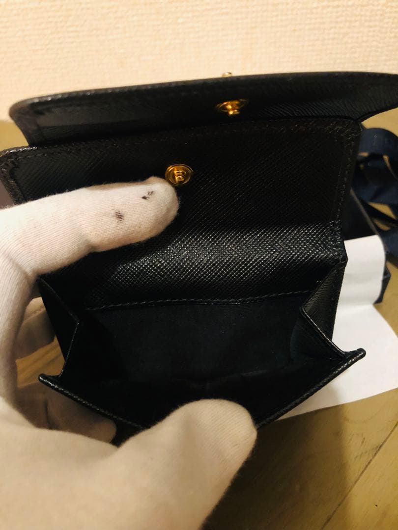 PRADA 三つ折り財布 サフィアーノ 三角ロゴ レザー 黒(ICチップ搭載)
