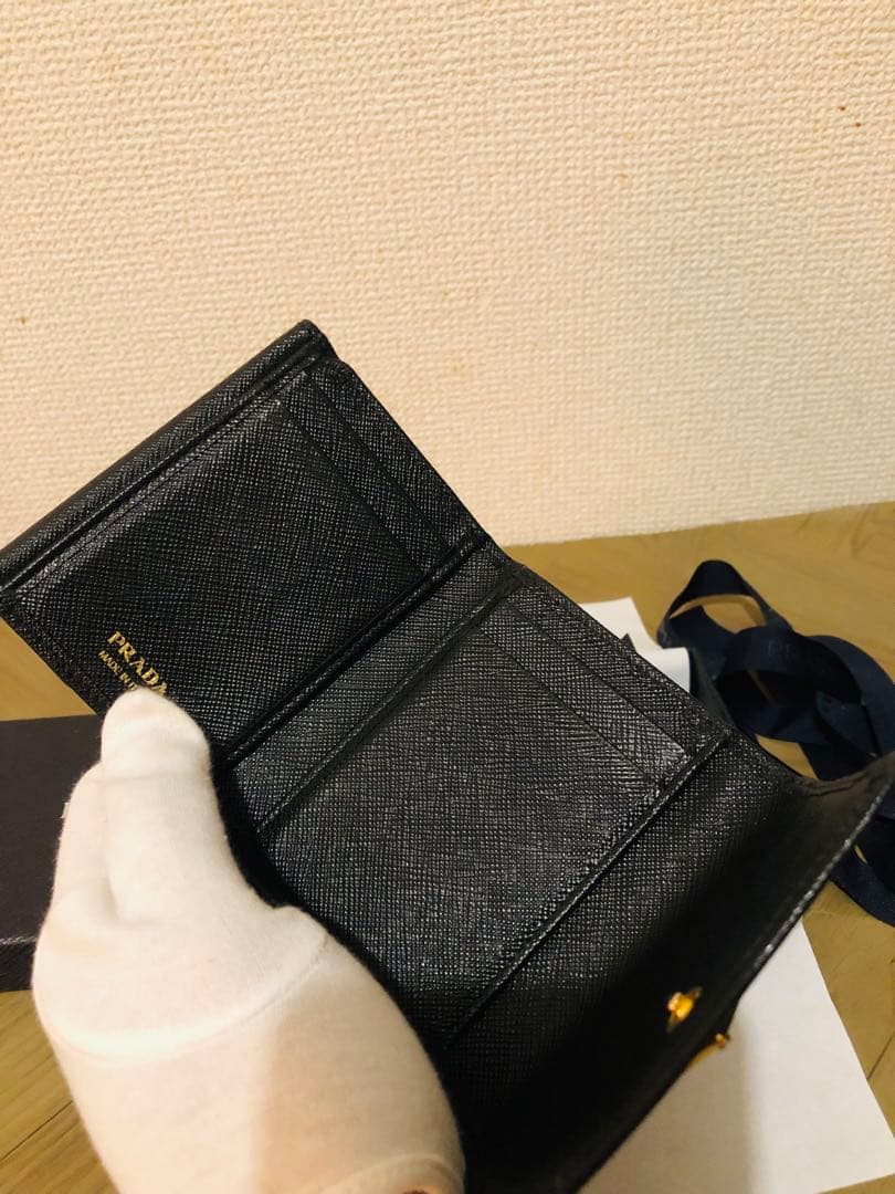 PRADA 三つ折り財布 サフィアーノ 三角ロゴ レザー 黒(ICチップ搭載)