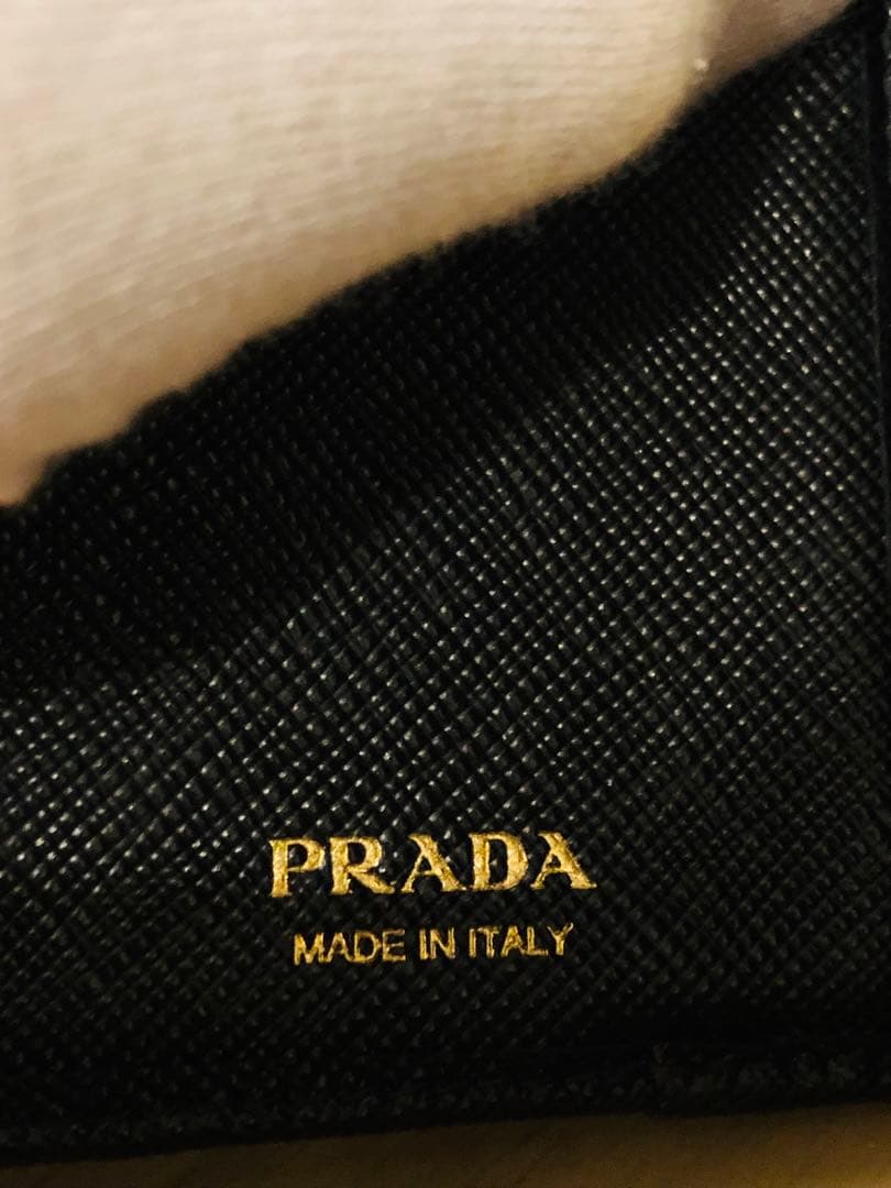 PRADA 三つ折り財布 サフィアーノ 三角ロゴ レザー 黒(ICチップ搭載)