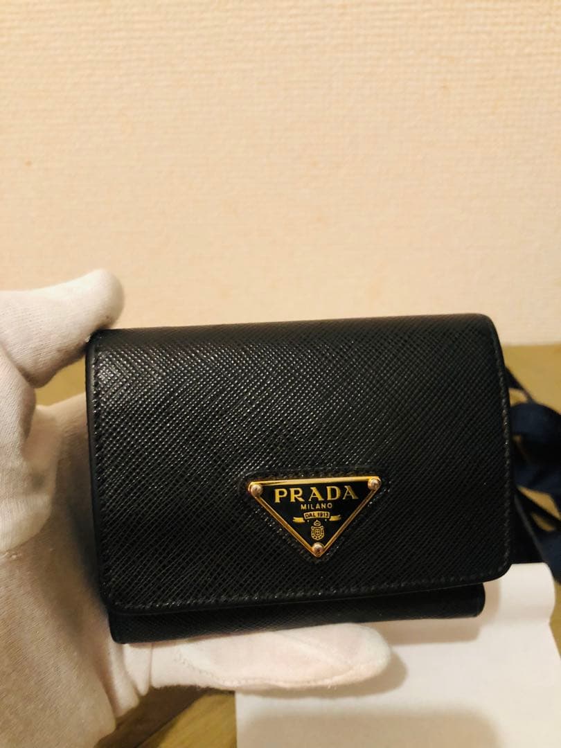 PRADA 三つ折り財布 サフィアーノ 三角ロゴ レザー 黒(ICチップ搭載)