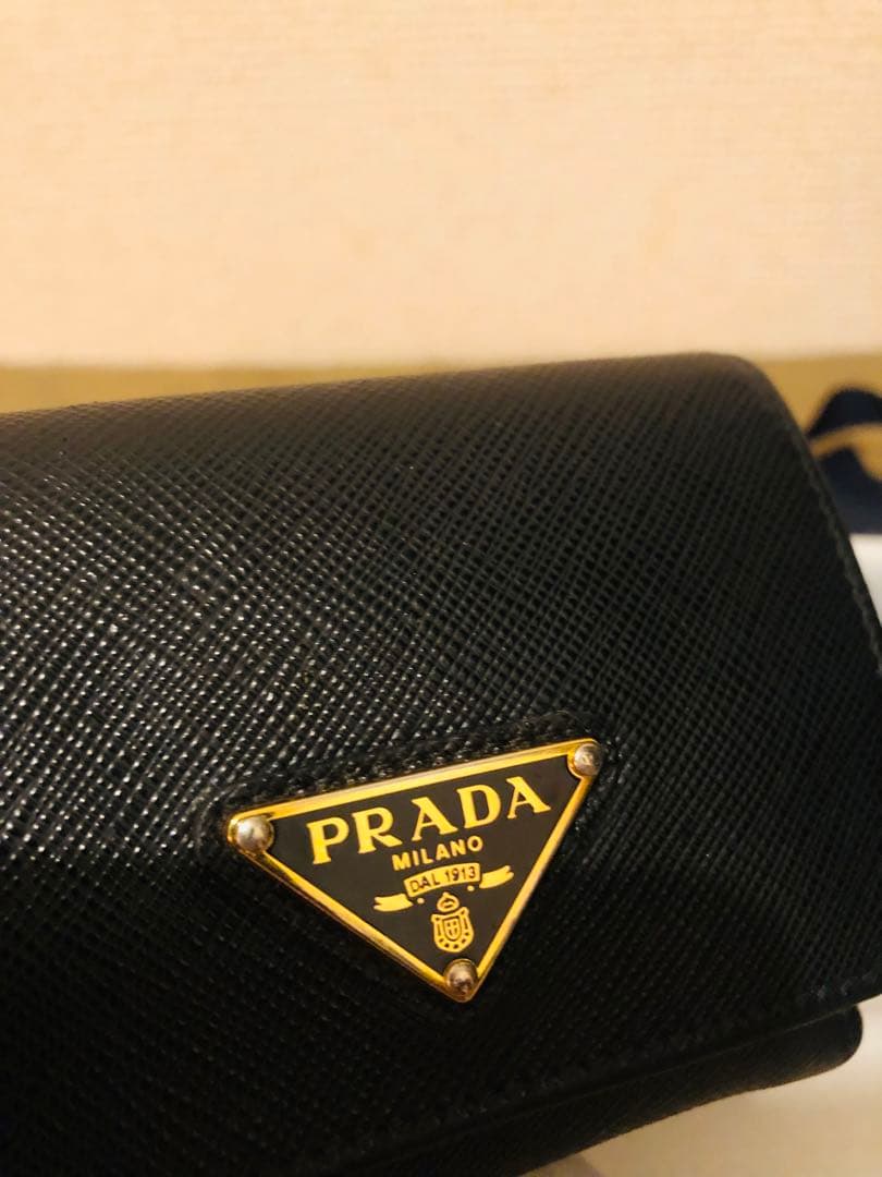PRADA 三つ折り財布 サフィアーノ 三角ロゴ レザー 黒(ICチップ搭載)