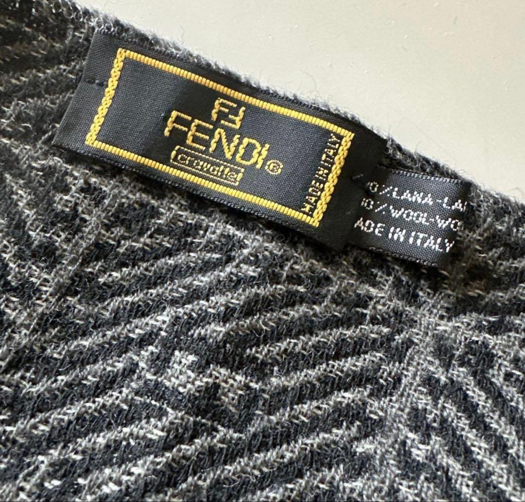 FENDI フェンディ　ズッカ柄　幾何学模様　薄手　黒×グレー　男女兼用