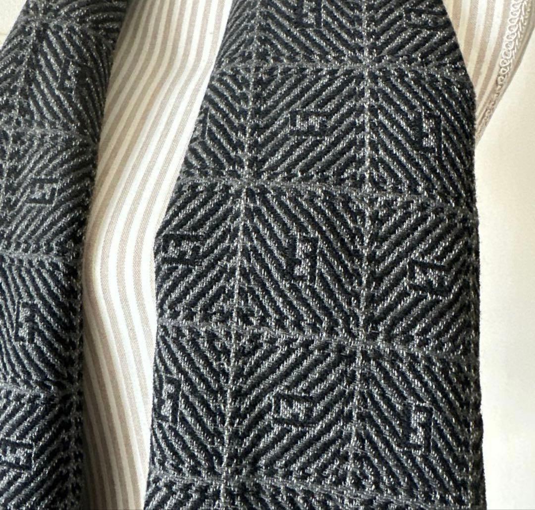 FENDI フェンディ　ズッカ柄　幾何学模様　薄手　黒×グレー　男女兼用