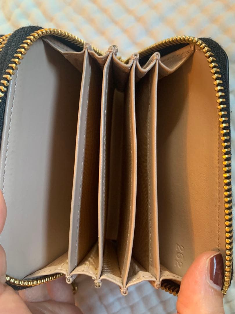 美品 miumiu チェーンウォレット ラウンドファスナー クロコ型押しブラック