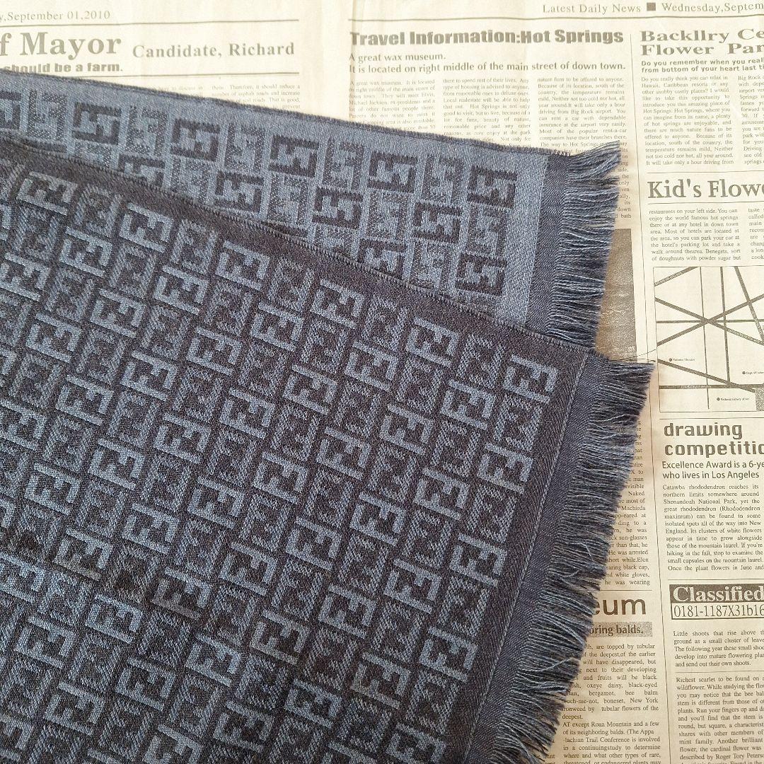 FENDI ロゴ入り ダークブルー マフラー