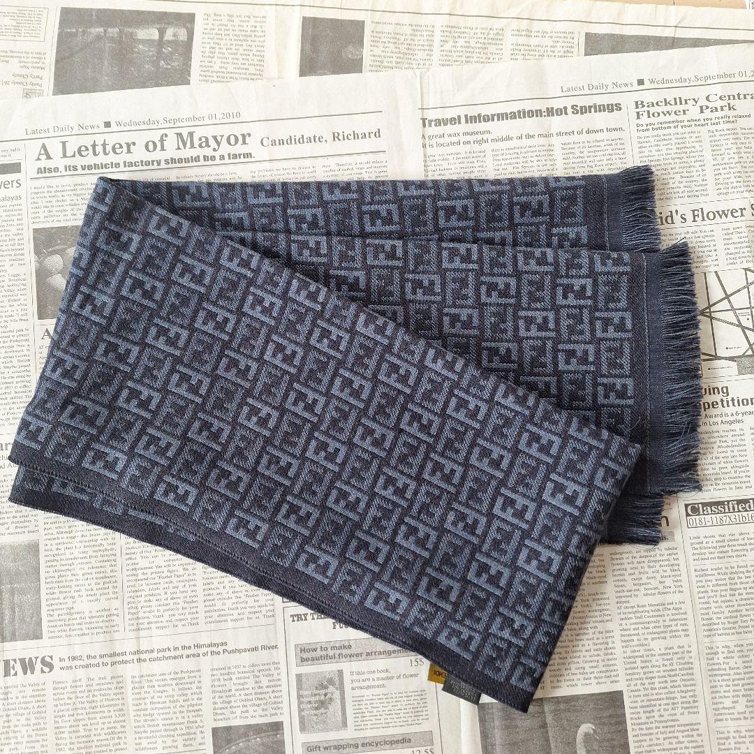 FENDI ロゴ入り ダークブルー マフラー