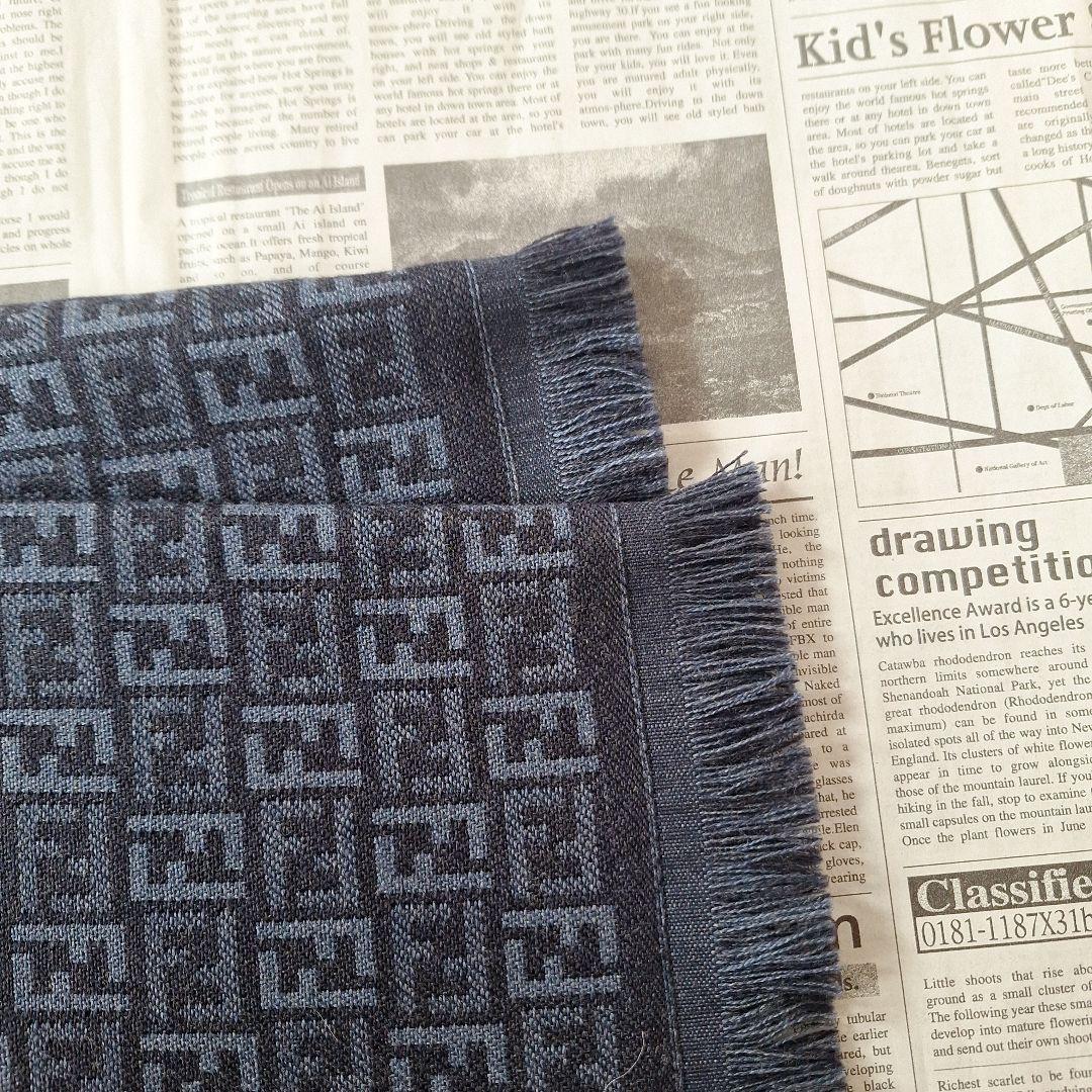 FENDI ロゴ入り ダークブルー マフラー