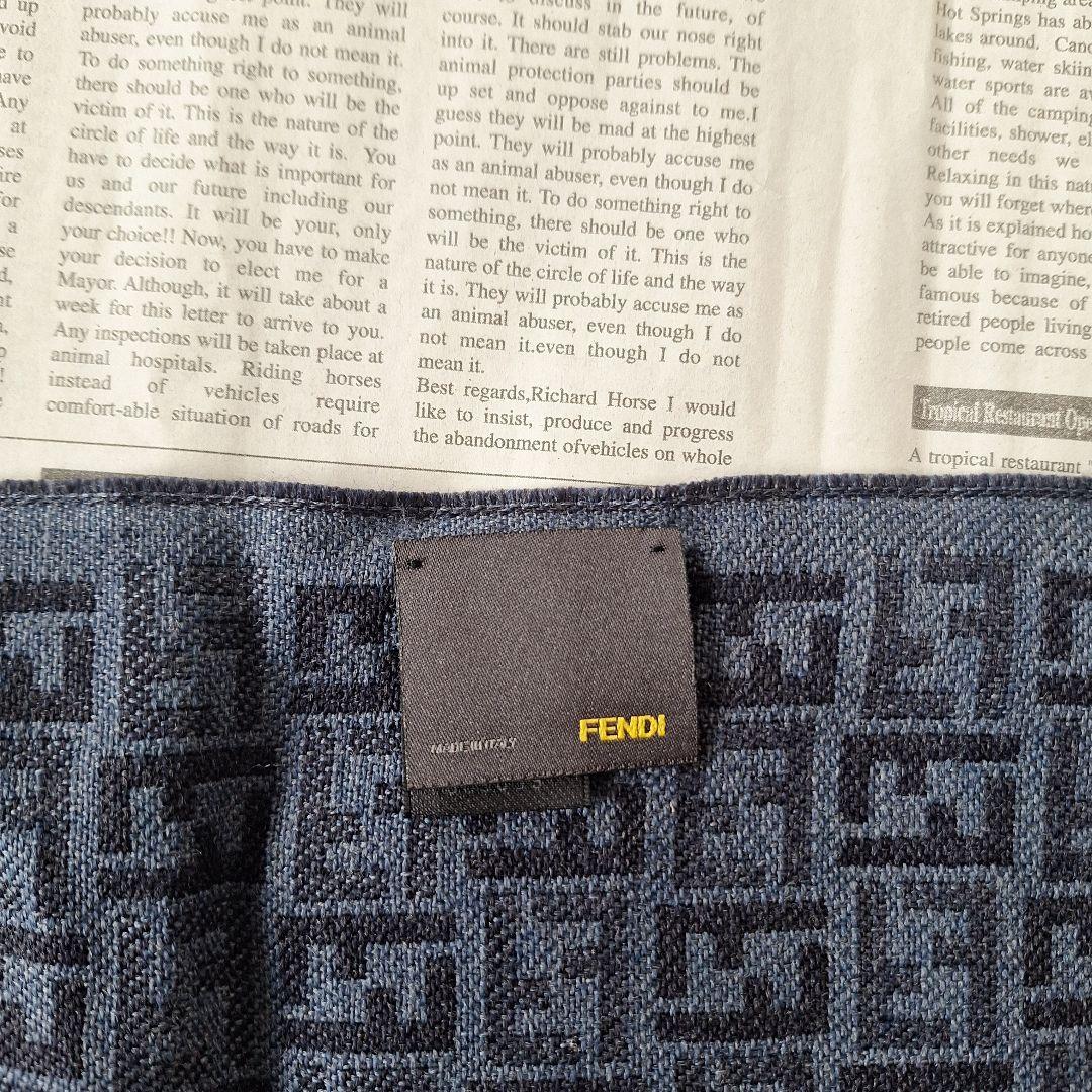 FENDI ロゴ入り ダークブルー マフラー