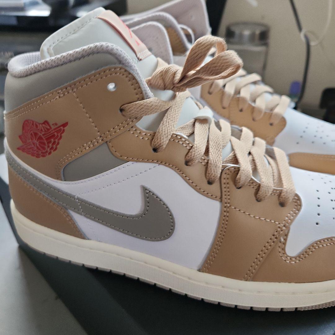 AIRジョーダン1ミドルカット