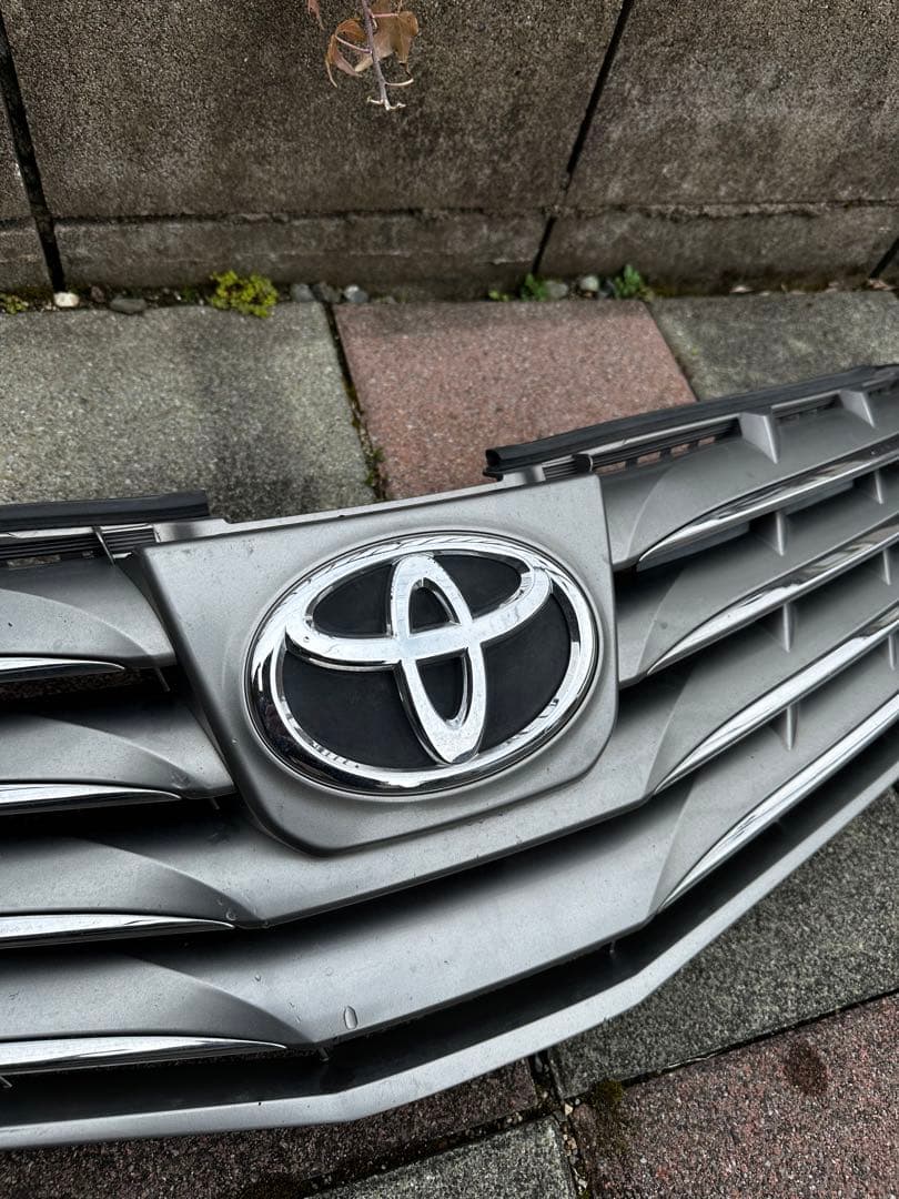 送料込 20系前期アルファード 希少な純正トヨタエンブレム付きフロントグリル