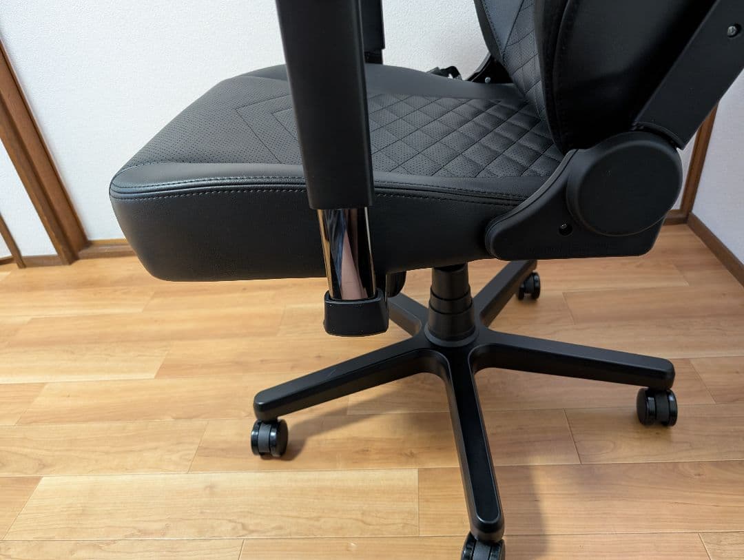 【今週限定値下げ！美品】noblechairs HERO ＋座布団＆肘サポ付き