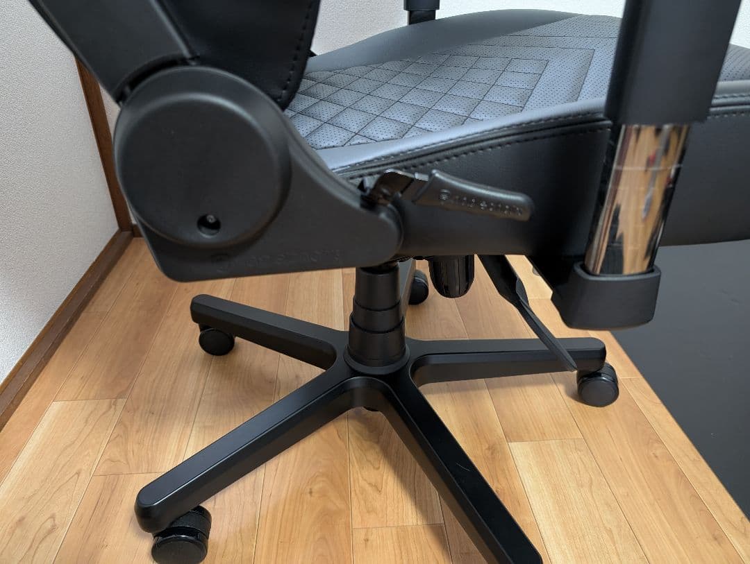 【今週限定値下げ！美品】noblechairs HERO ＋座布団＆肘サポ付き