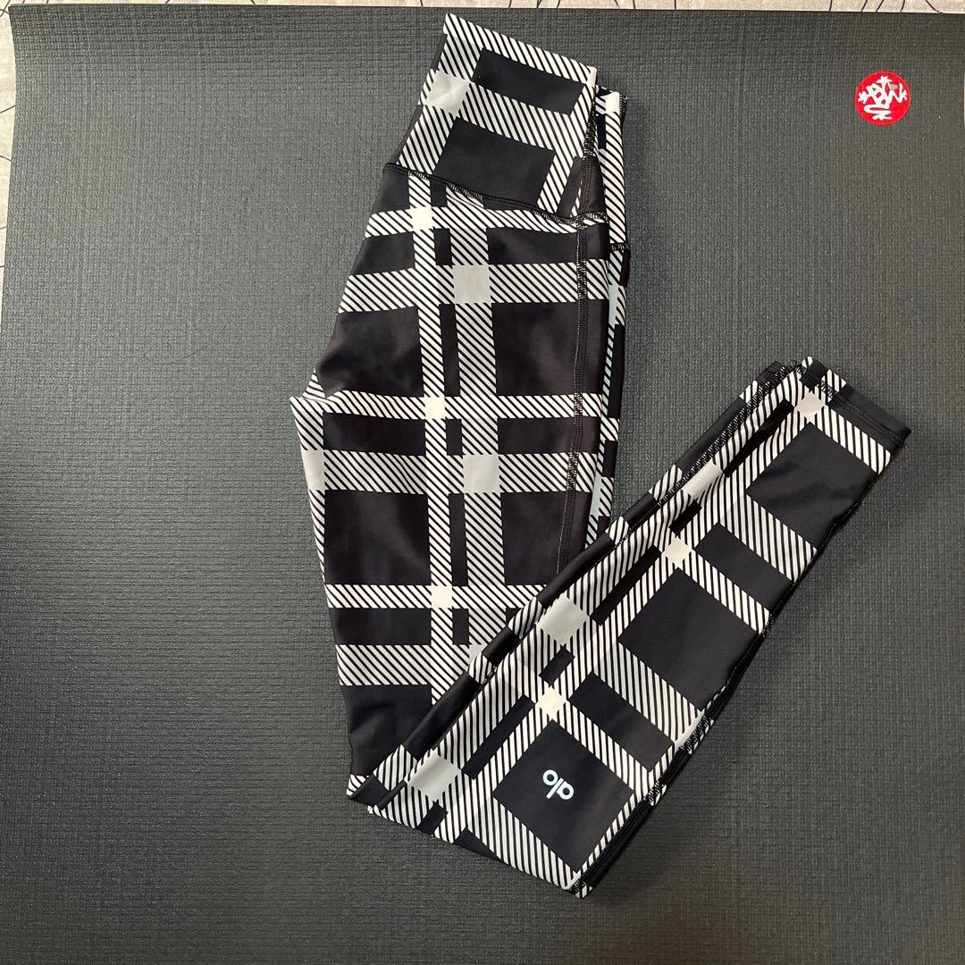 alo yoga レギンス