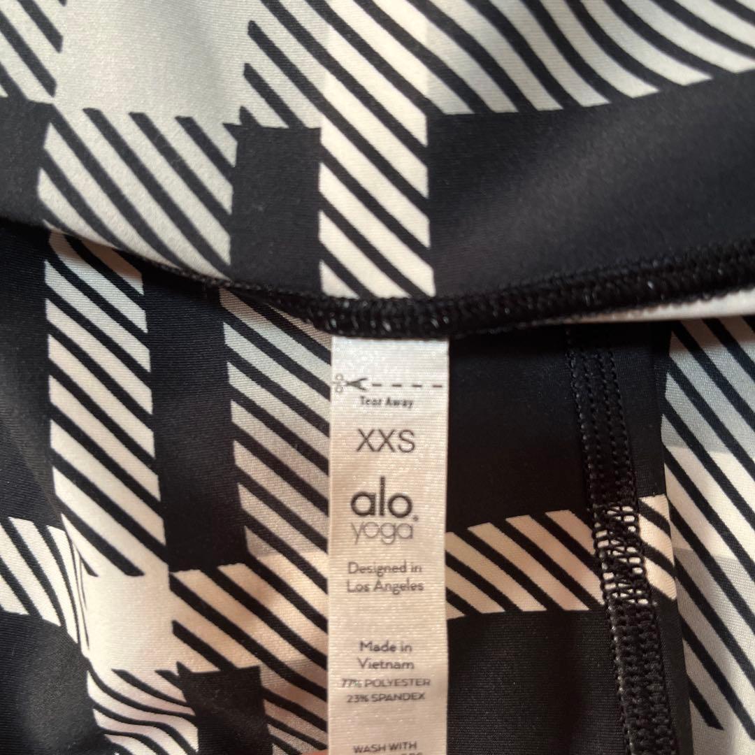 alo yoga レギンス