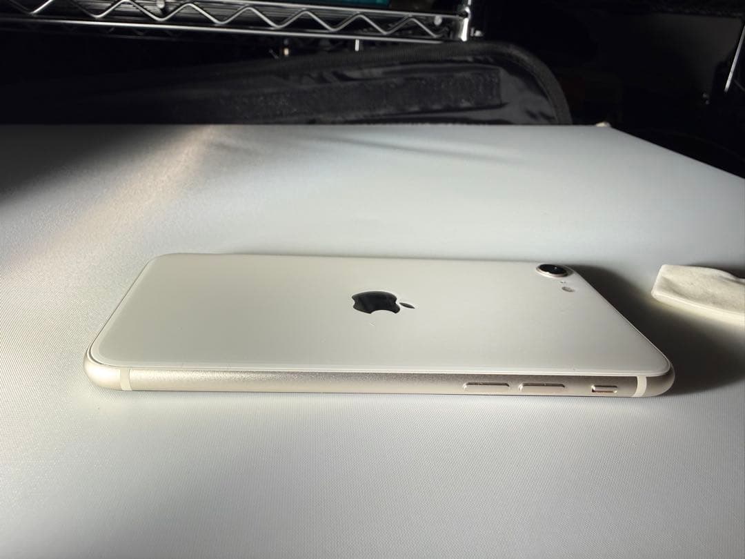 【美品】iPhone SE (第3世代) 64GB SIMフリー最大容量100%