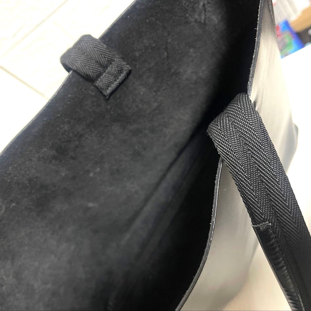 めりープラダ トートバッグ カットワーク ロゴ 肩掛け A4可 黒