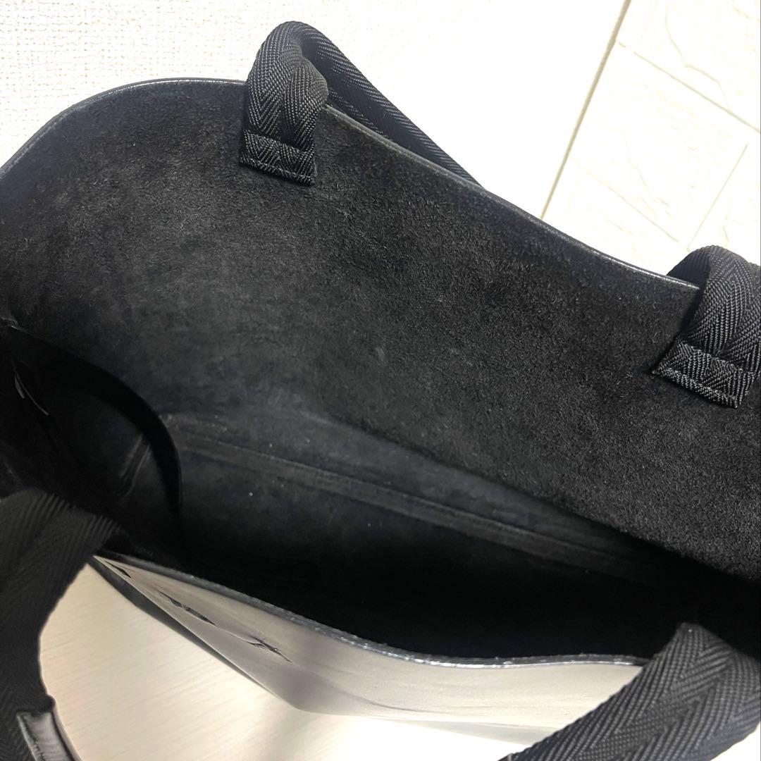 めりープラダ トートバッグ カットワーク ロゴ 肩掛け A4可 黒