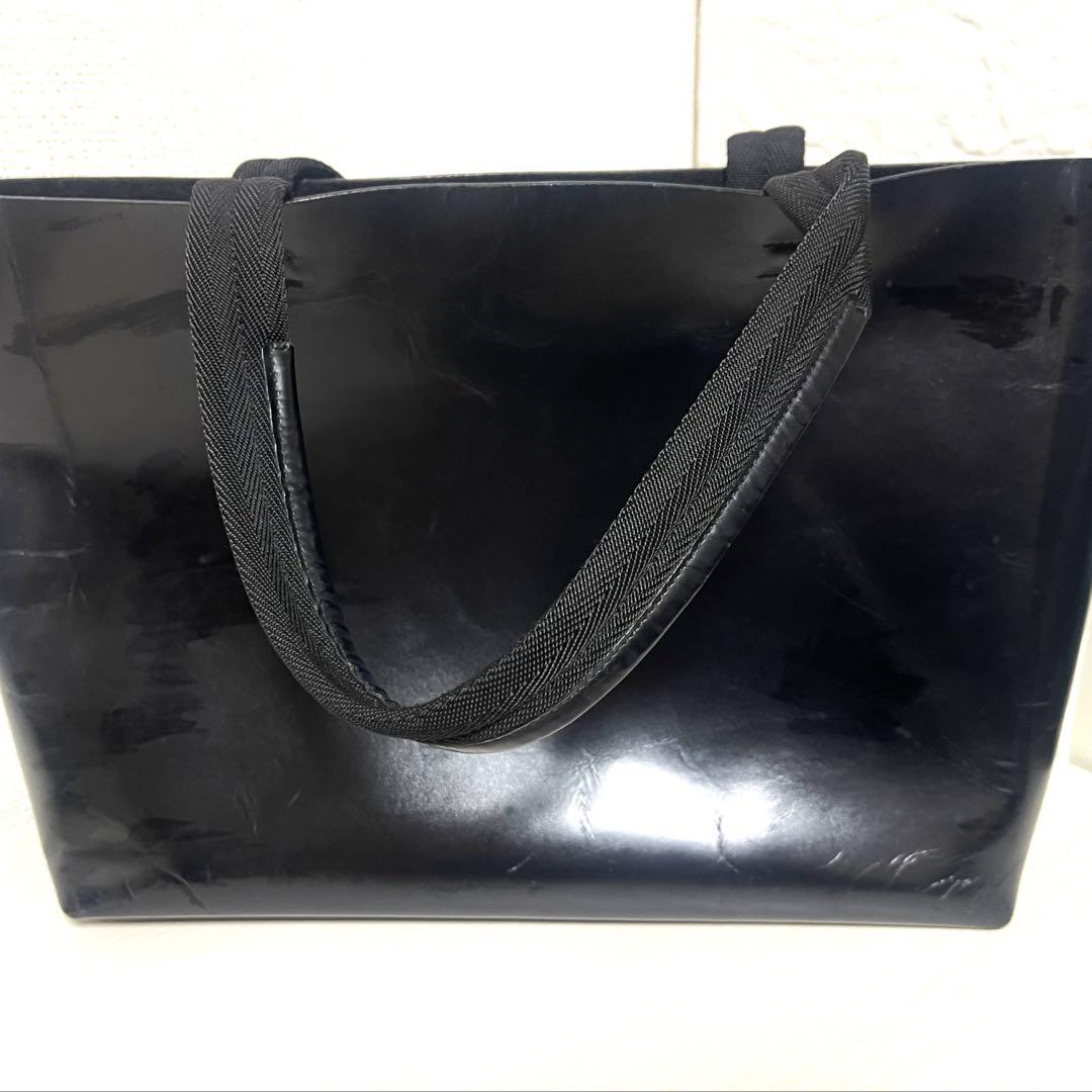 めりープラダ トートバッグ カットワーク ロゴ 肩掛け A4可 黒
