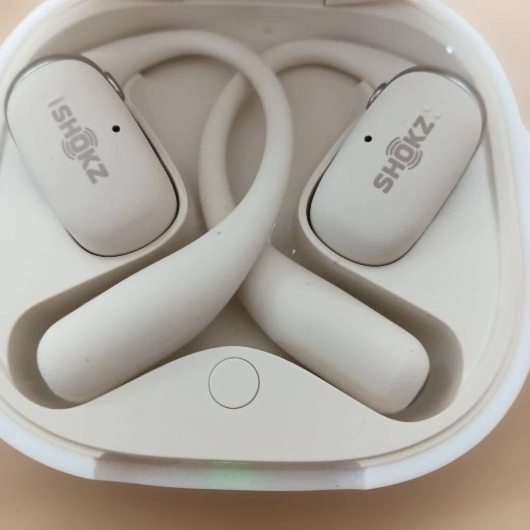 Shokz OPENFIT 2 ホワイト 骨伝導イヤホン　シリコンカバー付き