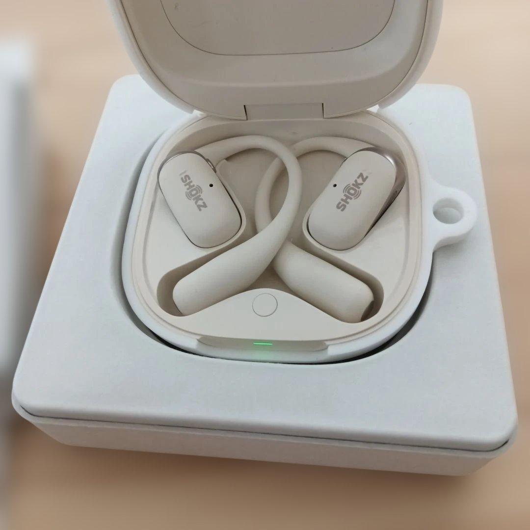 Shokz OPENFIT 2 ホワイト 骨伝導イヤホン　シリコンカバー付き