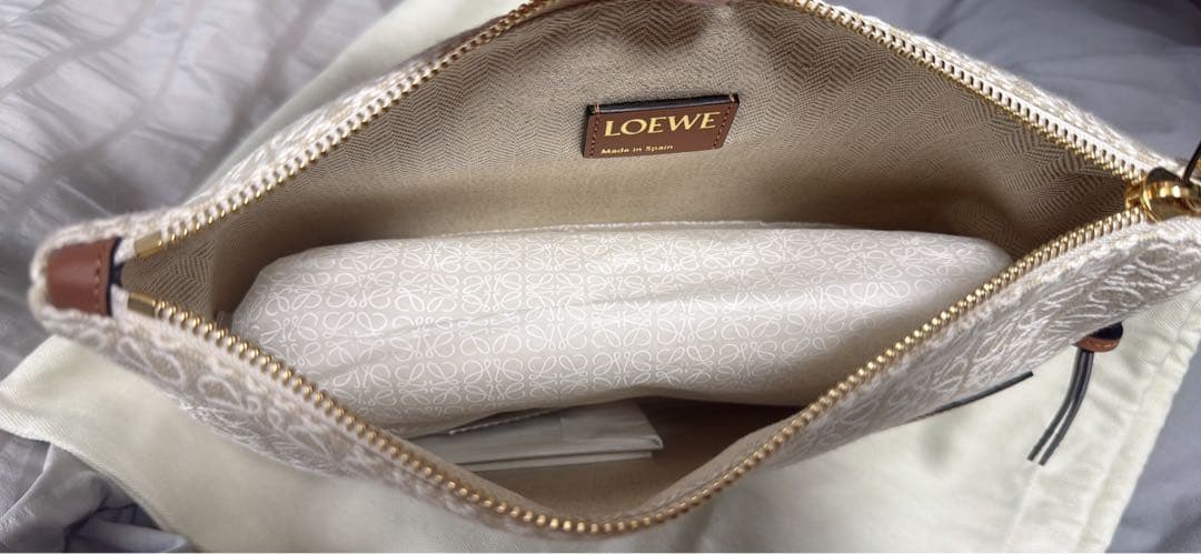 ロエベのポーチ(クラッチバッグ) 新品未使用