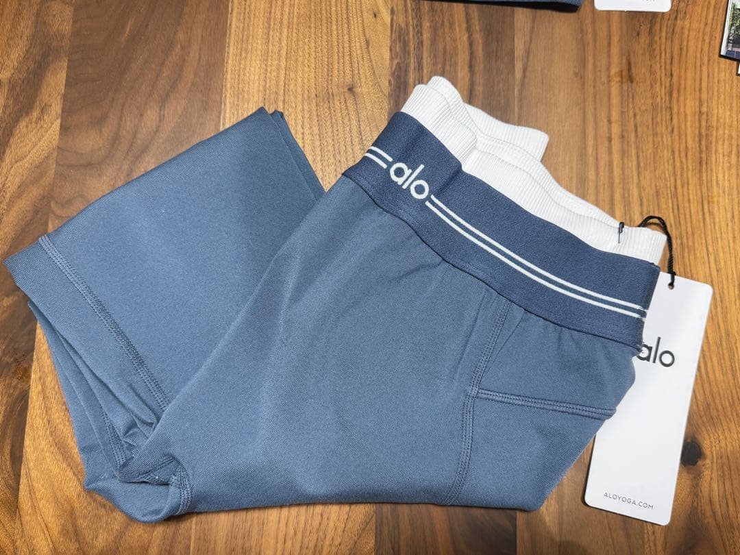 aloyoga正規品　alo yoga レギンス ヨガ　XS相当