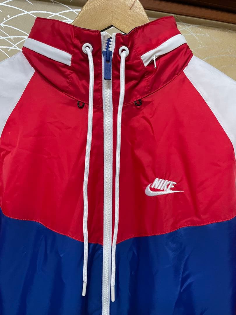 美品　NIKE　ナイロンジャケット 伊澤彩織 まひろ ベイビーわるきゅーれ L