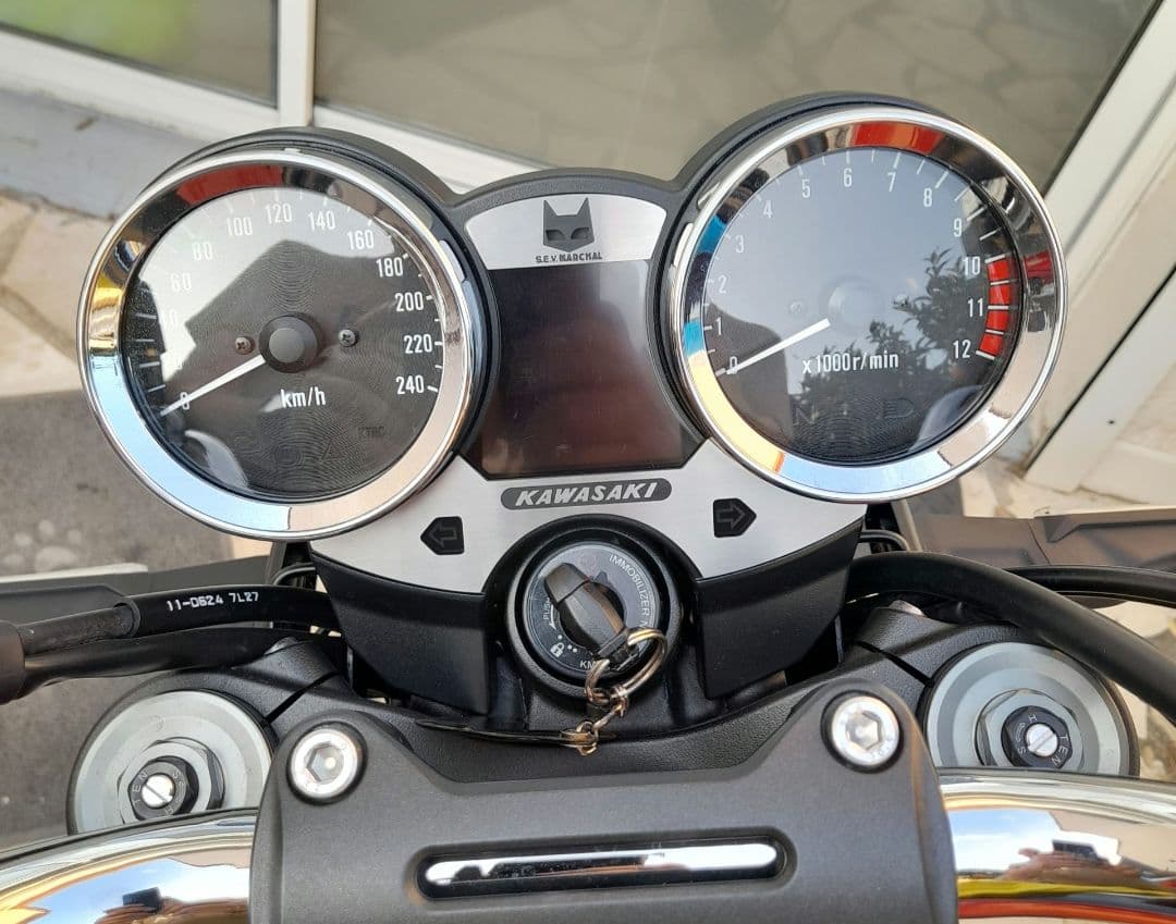 新品！Z900RS メータートリム　マーシャル