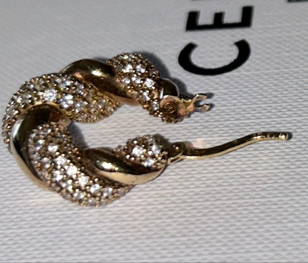 期間限定値下げ◆BOTTEGA VENETA ◆ ツイスト　フープピアス