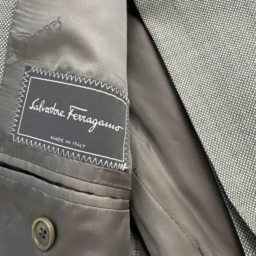 Salvatore Ferragamo ベージュ ビジネススーツ