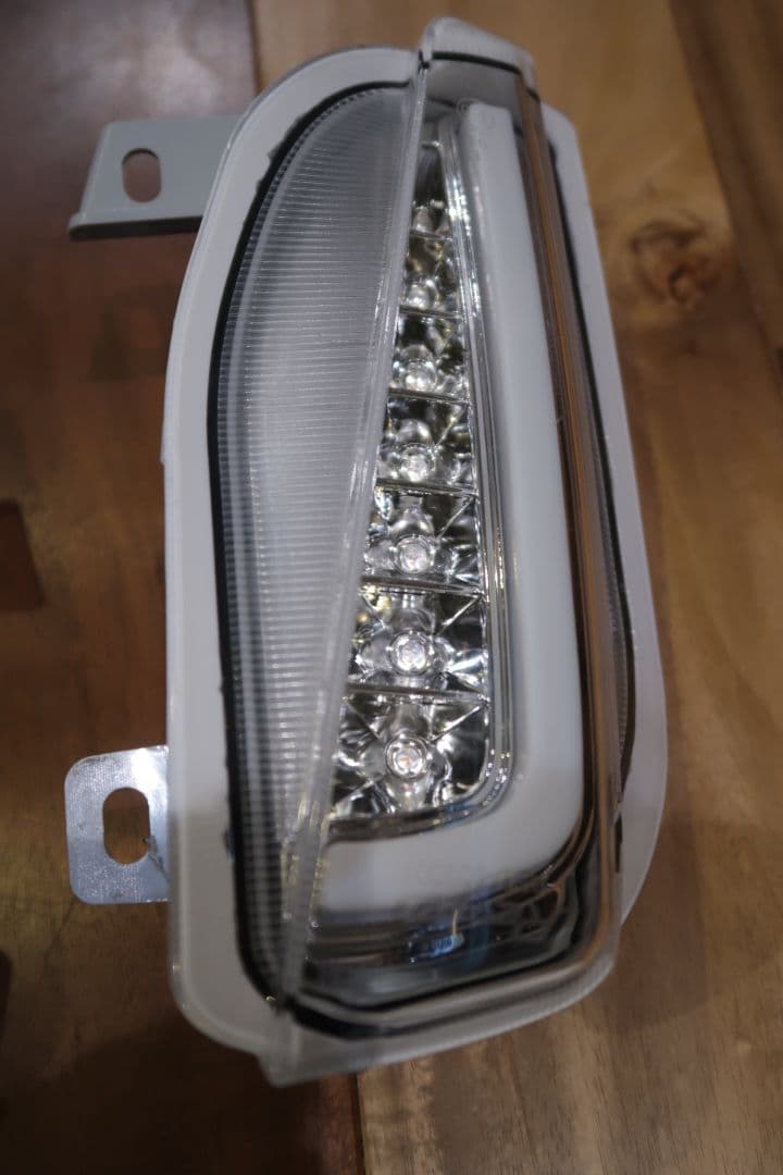 Revier プリウスα 前期　デイライト LED Ver.2