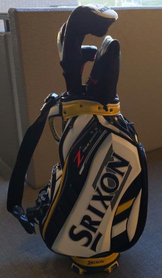 スリクソン　ツアーモデル　キャディバック