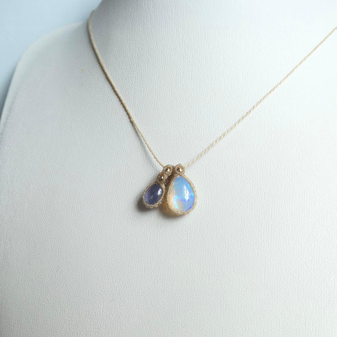 でんちゃん　オパールとタンザナイトのマクラメネックレス