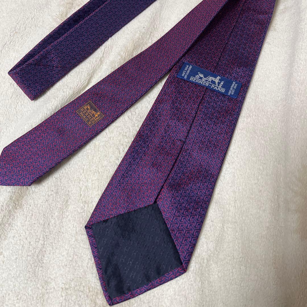 【新品同様】HERMES ネクタイ Hキューブ Hロゴ 立体 ネイビーxレッド