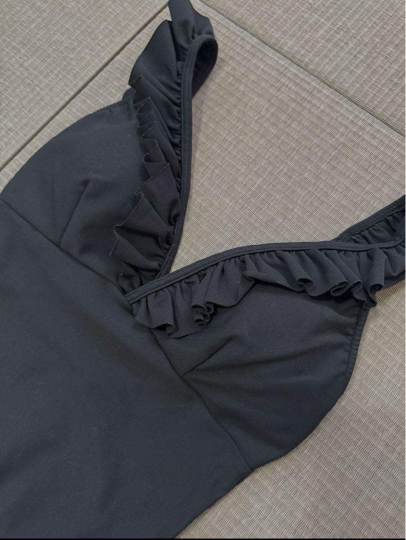 anuans ショルダーフリルVネックワンピース