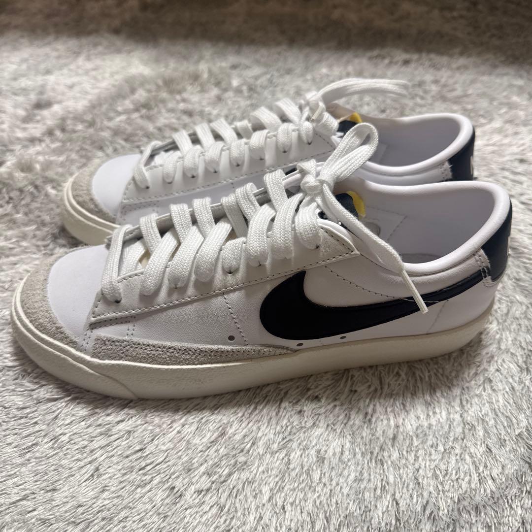NIKEナイキ ブレーザー ロー ホワイト ブラック 24cm