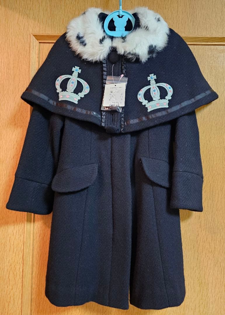 み*須様 新品タグ付き　シャーリーテンプル❤︎１2０㎝❤︎王冠の刺繍のケープ付き