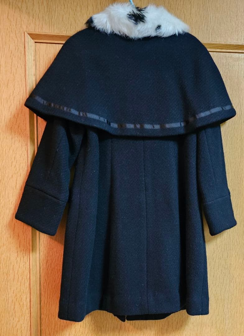 み*須様 新品タグ付き　シャーリーテンプル❤︎１2０㎝❤︎王冠の刺繍のケープ付き