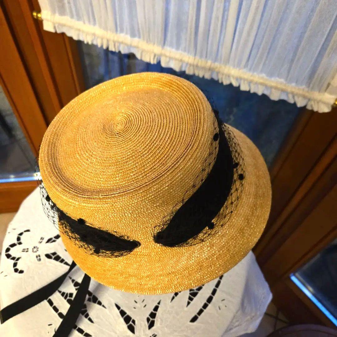 ベージュ 麦わら帽子 黒いネット装飾