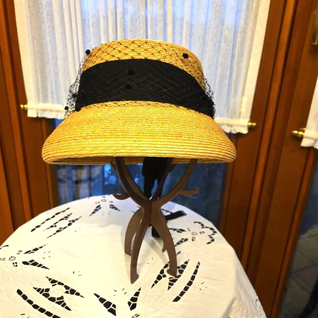 ベージュ 麦わら帽子 黒いネット装飾