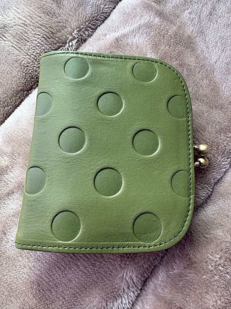 グリーンドット　二つ折り財布 zucchére