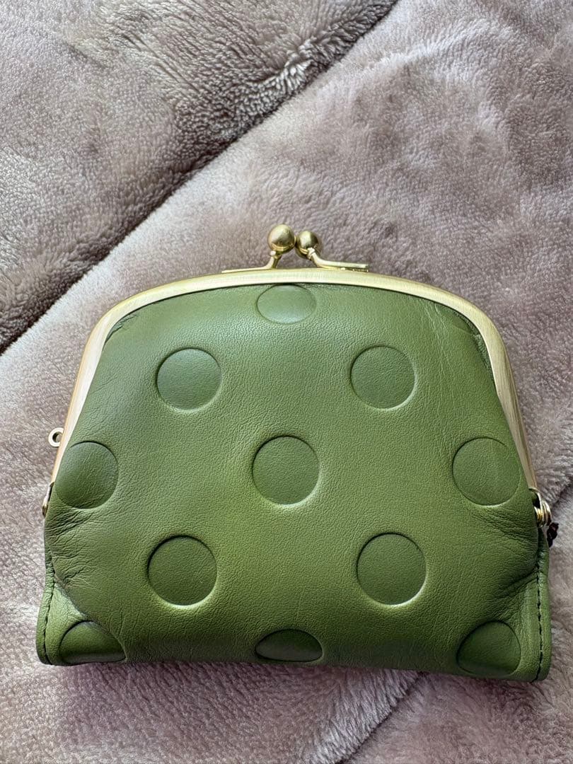 グリーンドット　二つ折り財布 zucchére