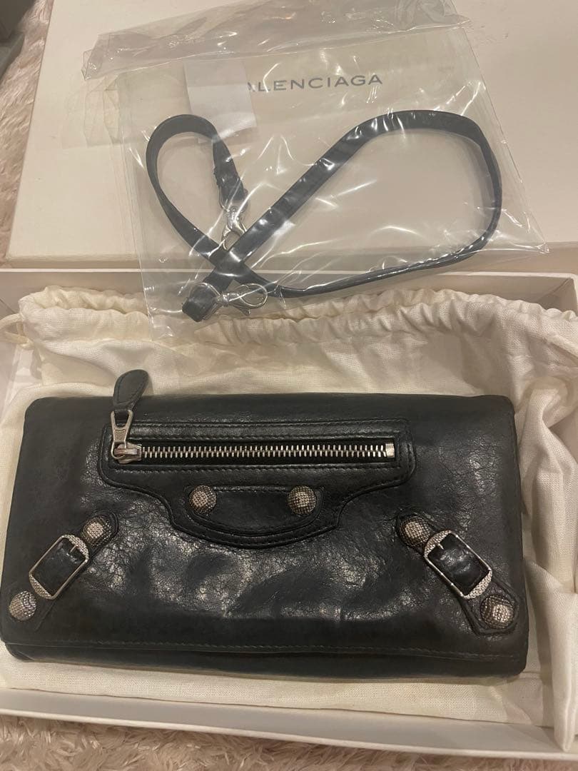 バレンシアガ　ストラップ付き　長財布