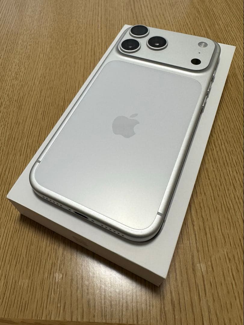 Apple iPhone 17pro maxシルバー